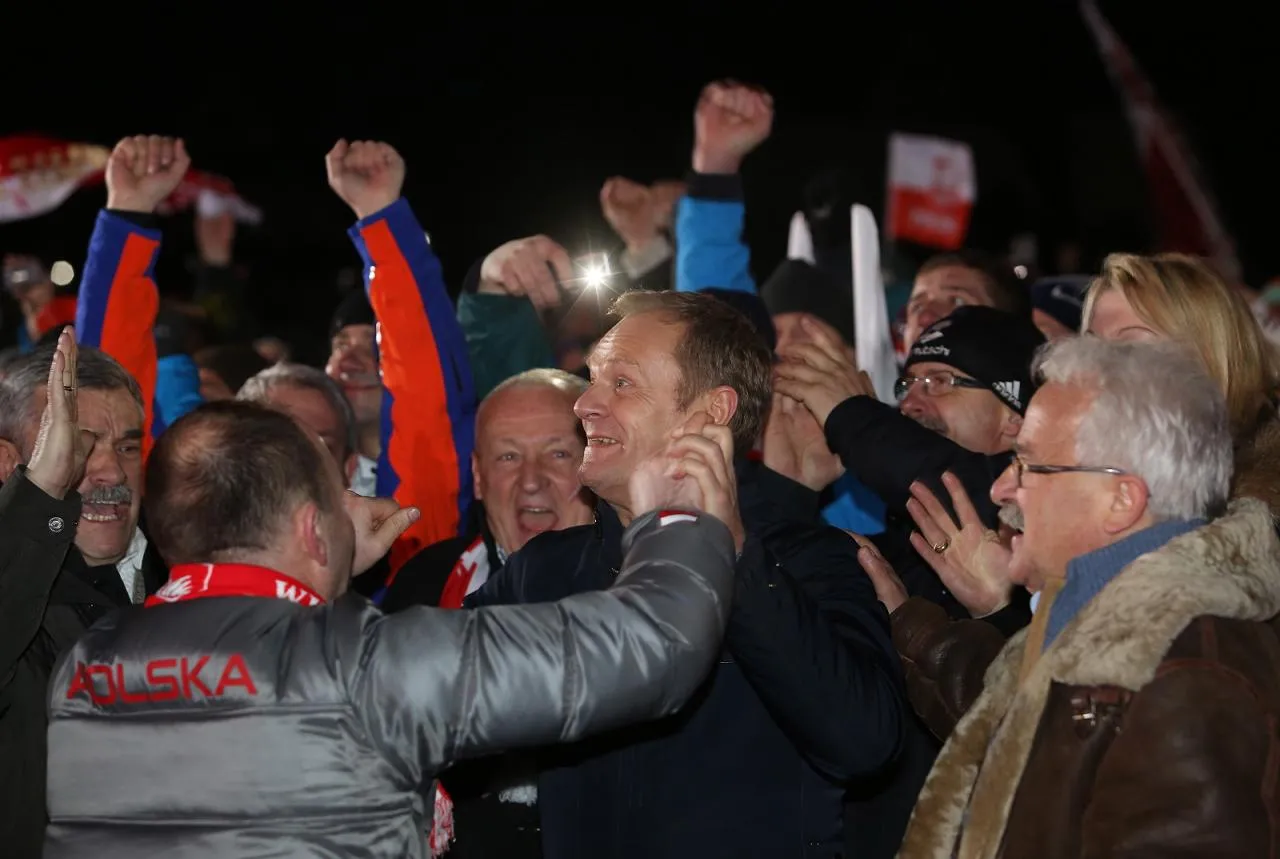 Premier rano na pogrzebie Julii Bonk, a wieczorem cieszy się z medali olimpijczyków. Rzecznik rządu: "To nie jest niekonsekwencja"