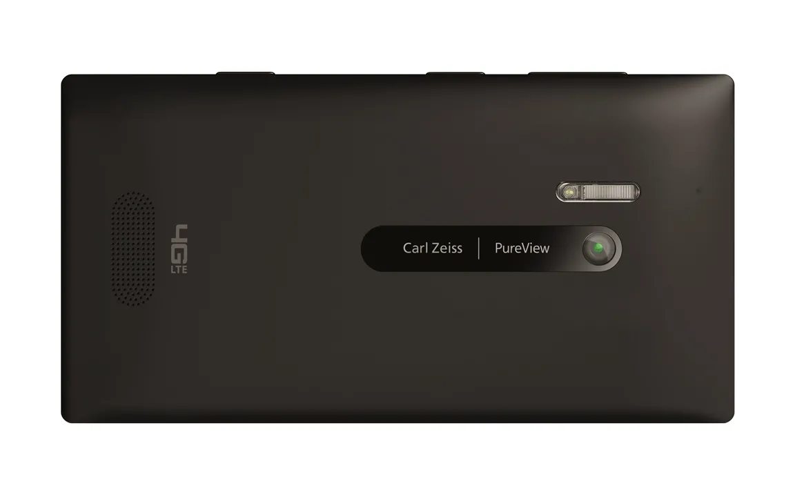 1325783-nokia-lumia-928-black-landscape-back.jpg