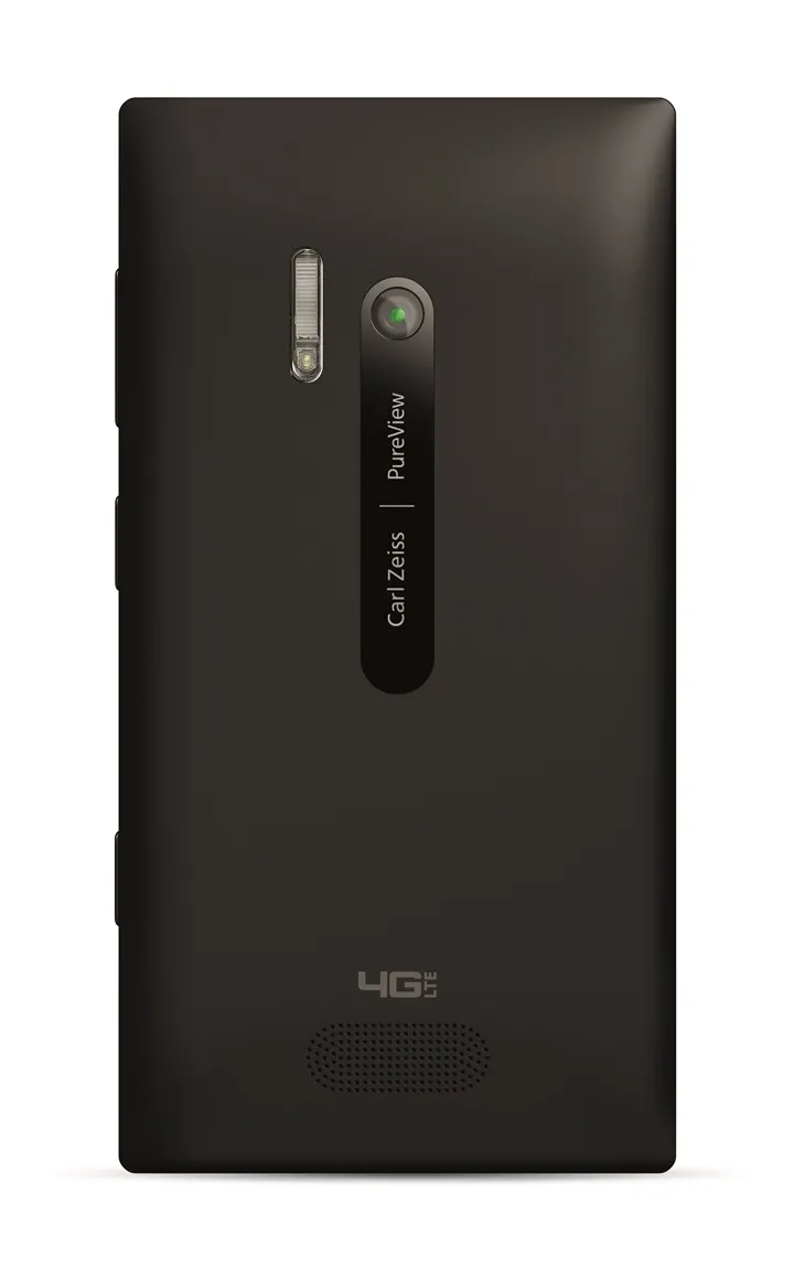 1325815-nokia-lumia-928-black-portrait-back.jpg