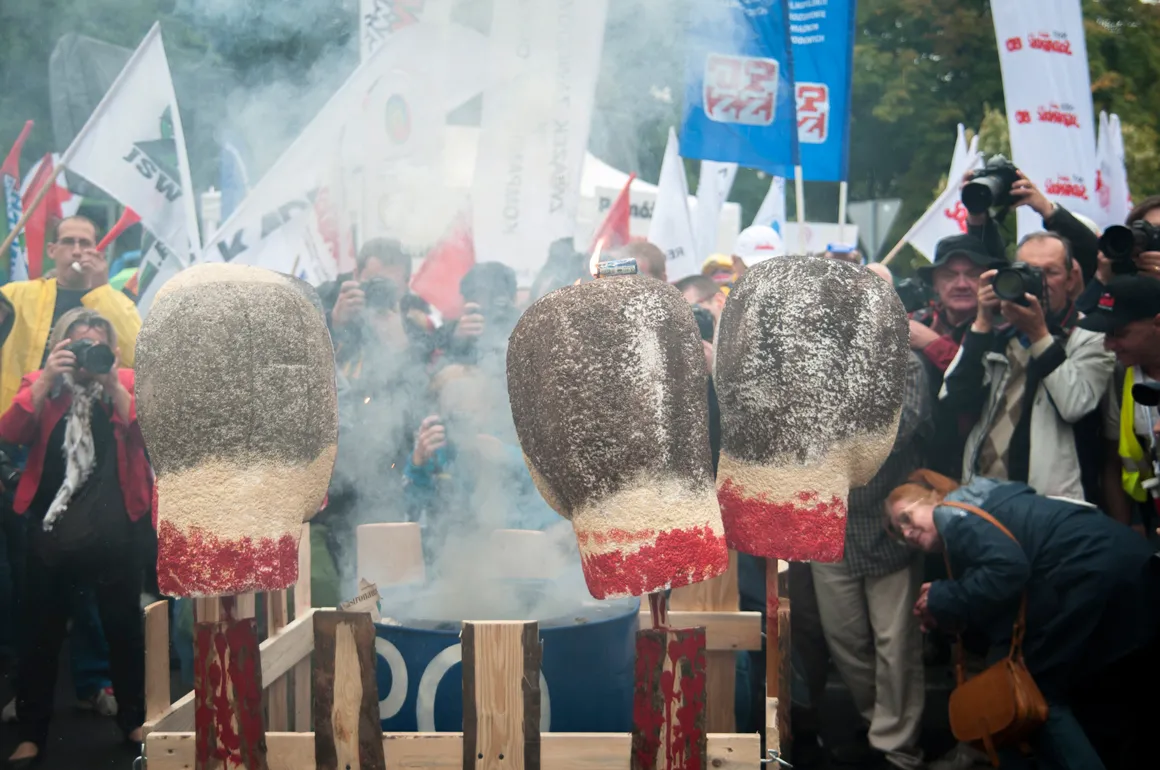 1476957-protest-zwiazkowcow-z-solidarnosci.jpg