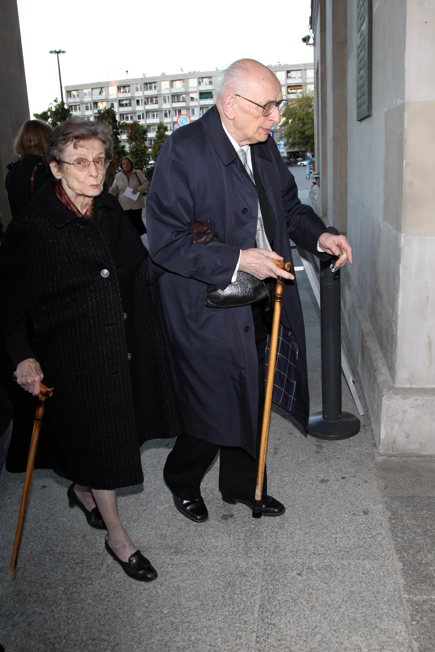 1490247-wladyslaw-bartoszewski-na-premierze.jpg