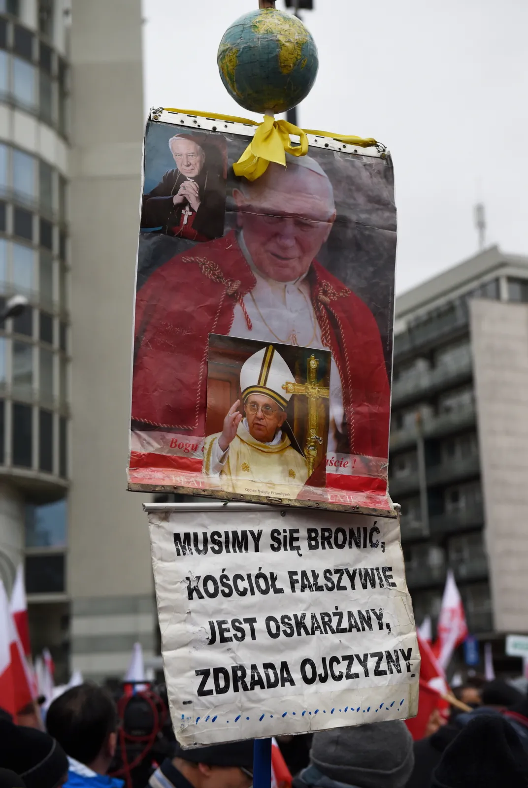 2021290-warszawa-marsz-w-obronie-demokracji.jpg