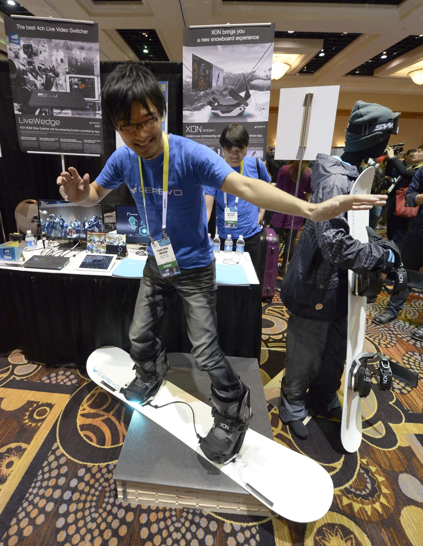 2041782-snowboard-z-czujnikami-firmy-cerevo.jpg