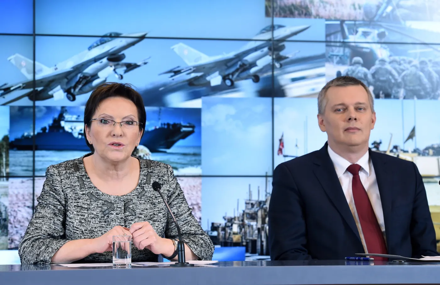 Siemoniak: Będzie mowa o wojnie informacyjnej i hybrydowej