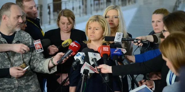 Wdowa po gen. Błasiku broni go: Nie ma mozliowści żeby ingerował w pracę pilotów lecących do Smoleńska