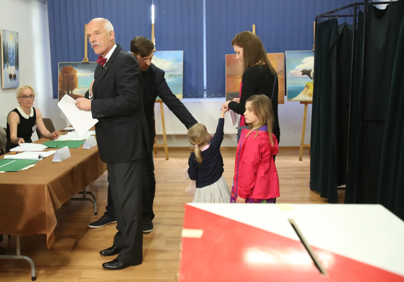 2173997-kandydat-ugrupowania-korwin-janusz.jpg