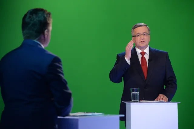 Komorowski o dobrym starcie dla młodych: Powstrzyma Polaków przed emigracją