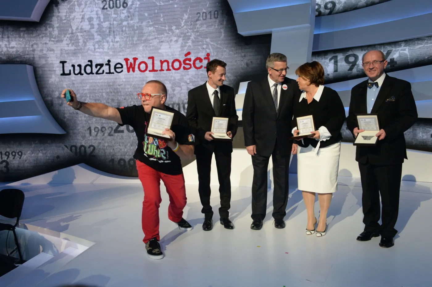 Bronisław Komorowski oraz laureaci: Jerzy Owsiak, Adam Małysz, Solange Olszewska i prof. Henryk Skarżyński. Fot. PAP/Jacek Turczyk