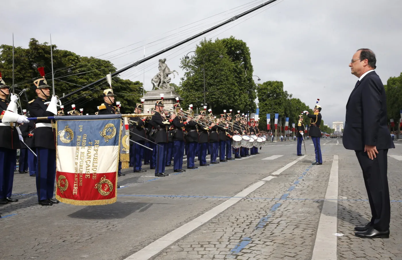Francja świętuje zburzenie Bastylii. Parada wojskowa w Paryżu