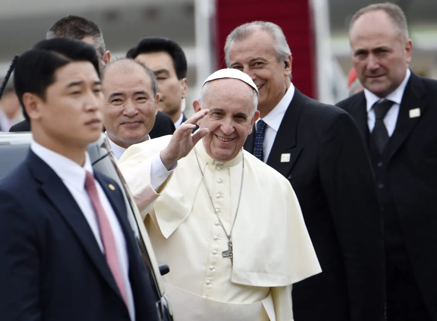 Papież Franciszek: Dialog, a nie pokaz siły przyniesie pokój Korei