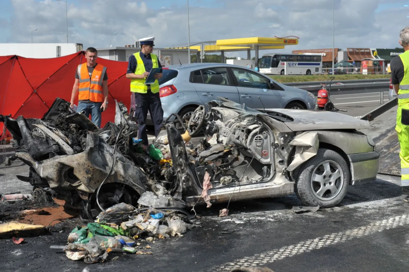 Tragiczny bilans długiego weekendu: 450 wypadków, ponad 400 osób rannych