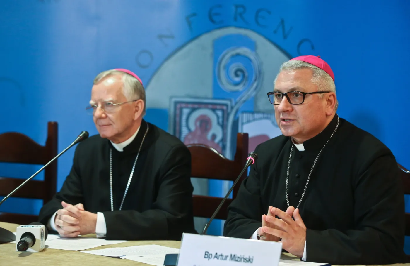 Episkopat gani MEN za elementarz: Infantylne teksty cofające dzieci do czwartego roku życia