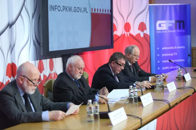Nie ma wyników wyborów ani PKW. Państwowa Komisja Wyborcza podała się do dymisji