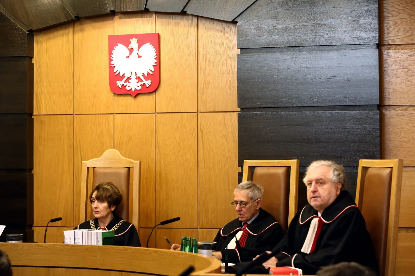 TK: Zakaz rozmów telefonicznych aresztowanego z obrońcą - niekonstytucyjny