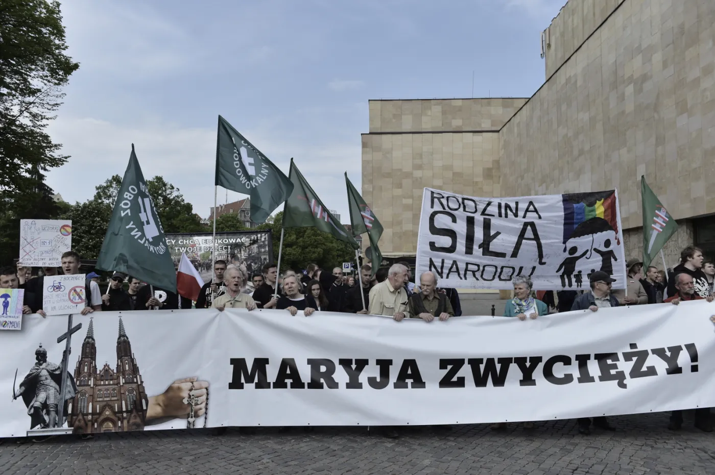 2553863-uczestnicy-trojmiejskiego-antymarszu.jpg