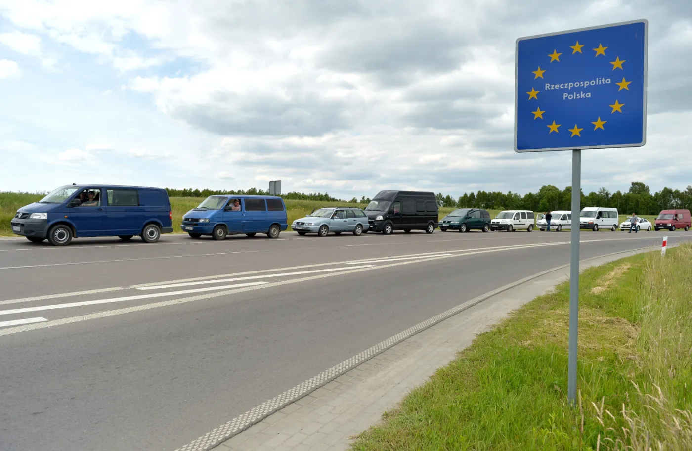 Chaos w służbie celnej: Funkcjonariusze przestają przychodzić do pracy. Przedsiębiorcy wolą odprawiać się za granicą