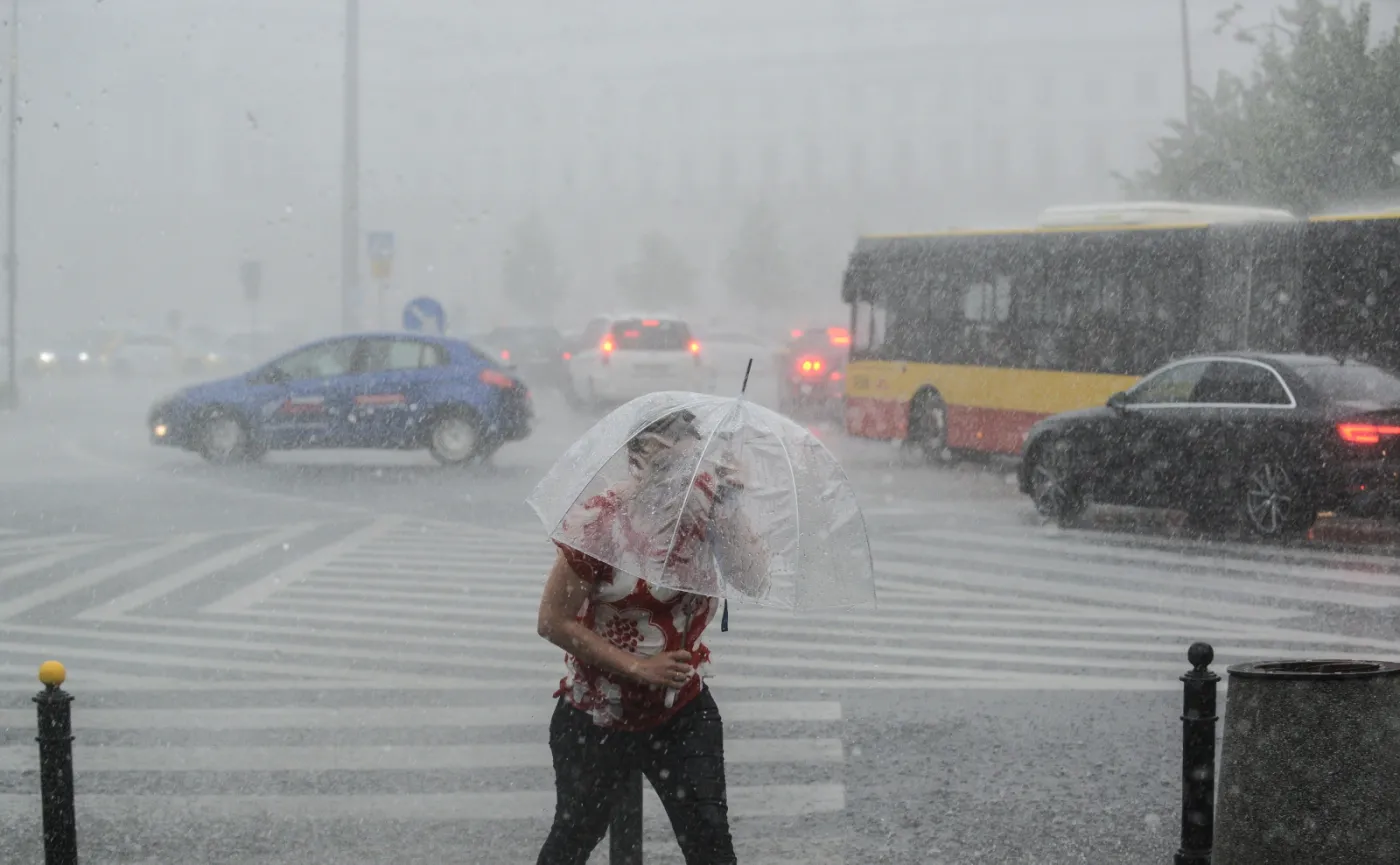 Ulewa nad Warszawą,  PAP/Jakub Kamiński