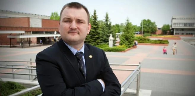 Pomoc materialna dla studentów. Pakuła: Przyznanie stypendium, czyli łamigłówka z patologią w tle [WYWIAD]