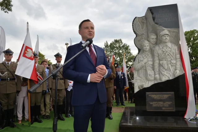 "Polska odzyskuje godność". Duda uczcił "żołnierzy wyklętych" na cmentarzu w USA
