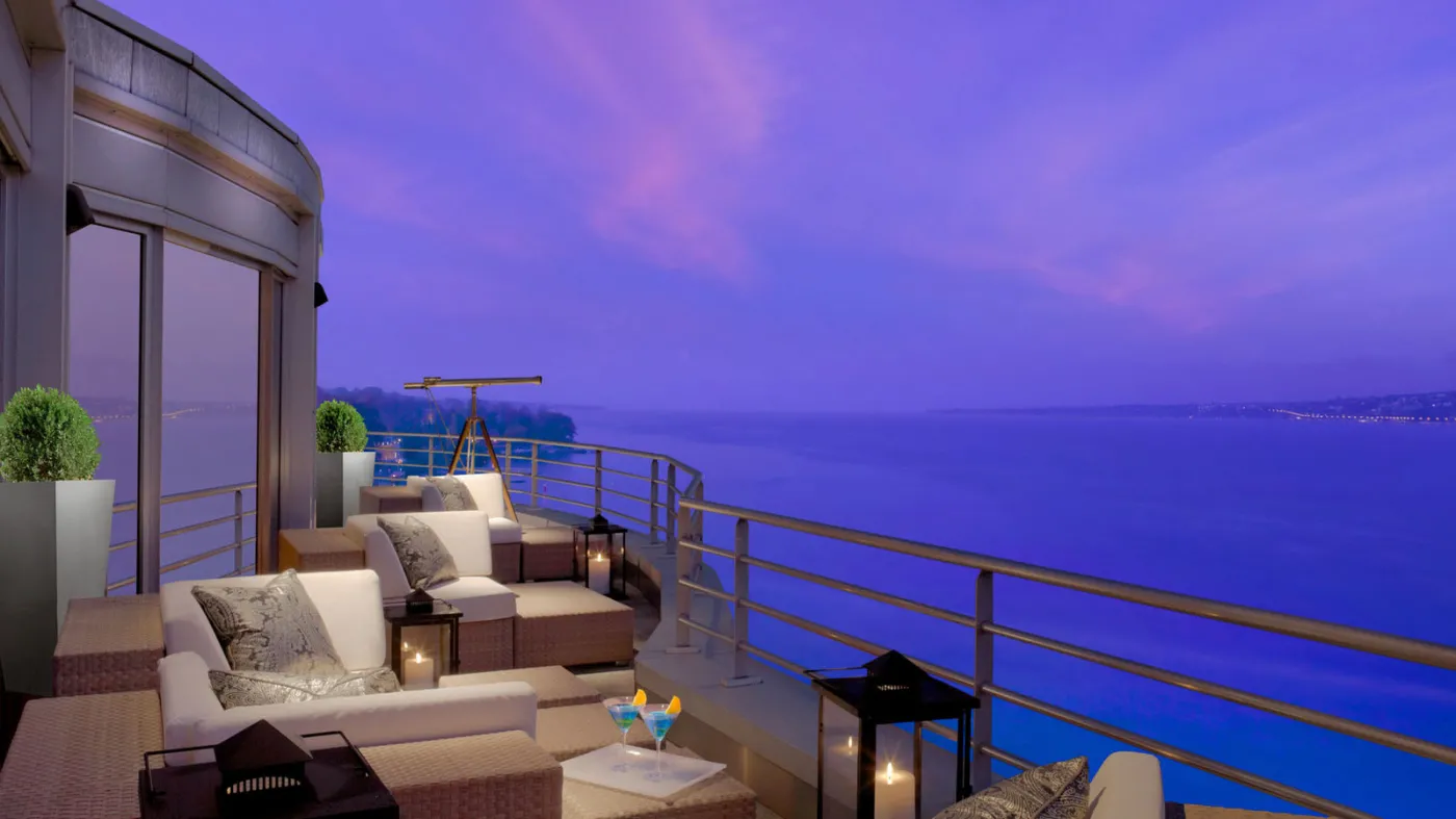 2672368-royal-penthouse-suite-hotel-president.jpg