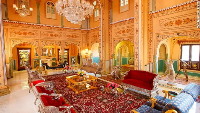 2672416-shahi-mahal-suite-raj-palace-dzajpur.jpg