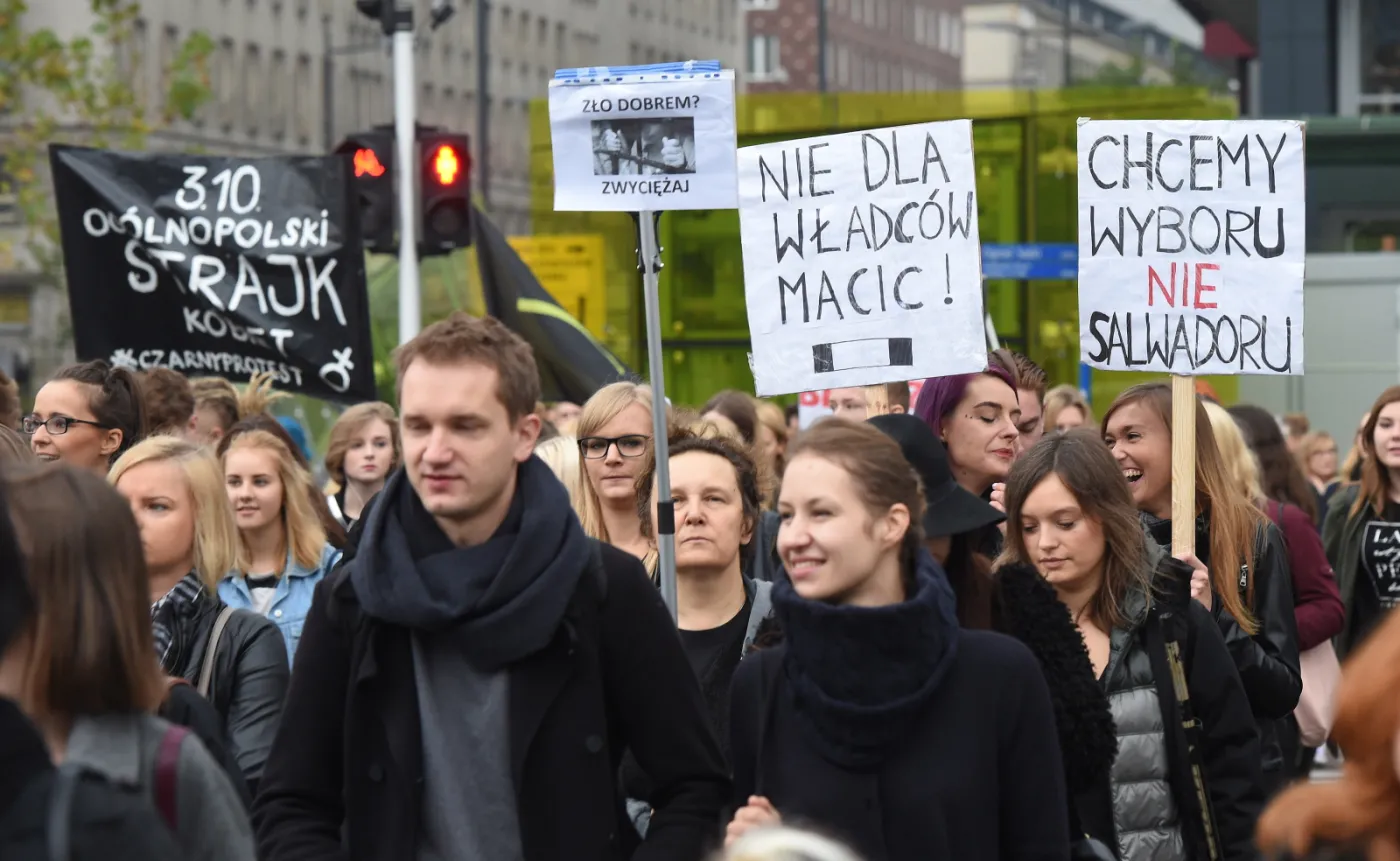 2681862-pikieta-na-rogu-ulic-marszalkowskiej.jpg