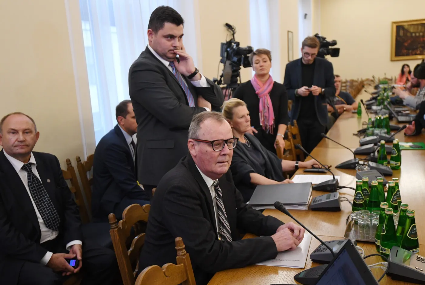 Tematem posiedzenia są dotychczasowe ustalenia podkomisji, którą w lutym powołało MON do ponownego zbadania katastrofy smoleńskiej.