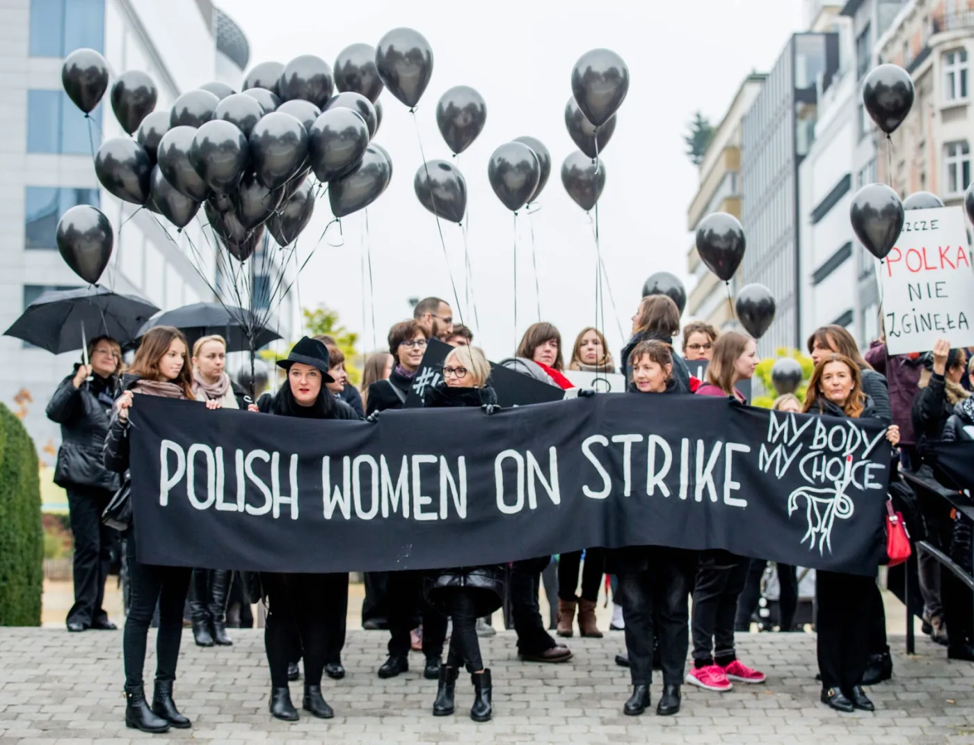 Będą zarzuty dla kobiety, która podczas "czarnego protestu" uderzyła policjanta