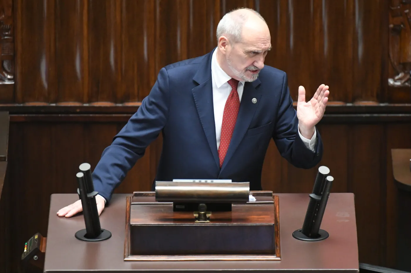 Macierewicz: Polityka historyczna MON to przywracanie prawdy