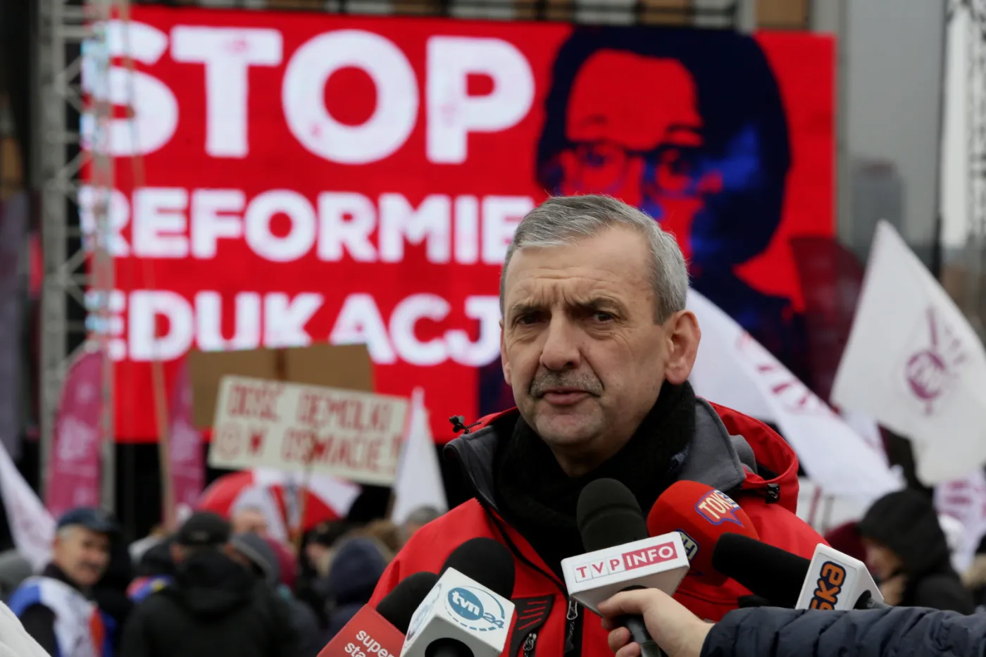 Broniarz: Manifestacja to obywatelski protest wobec chaosu w oświacie