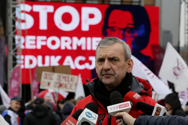 Broniarz: Manifestacja to obywatelski protest wobec chaosu w oświacie