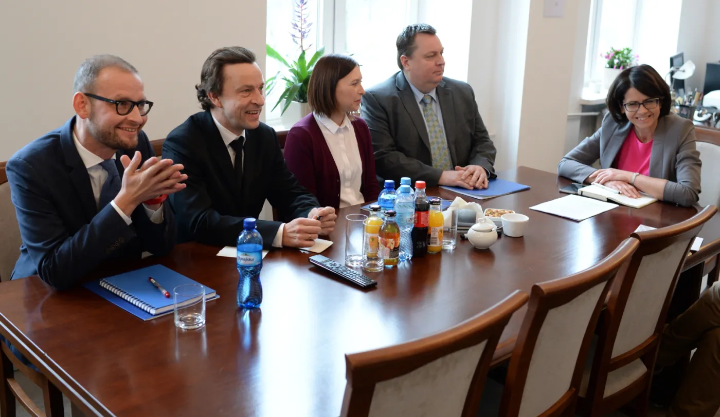 Streżyńska po spotkaniu: Mamy jeszcze całe morze pytań do Facebooka