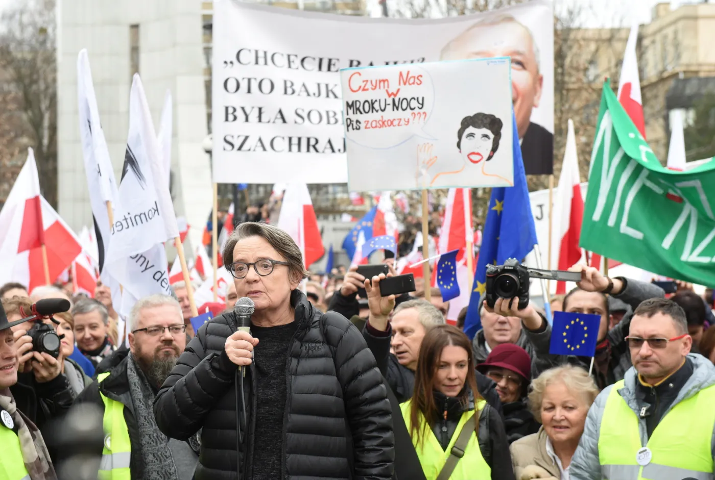 Fałszywy alarm bombowy na mnifestacji KOD. Policja szuka sprawcy