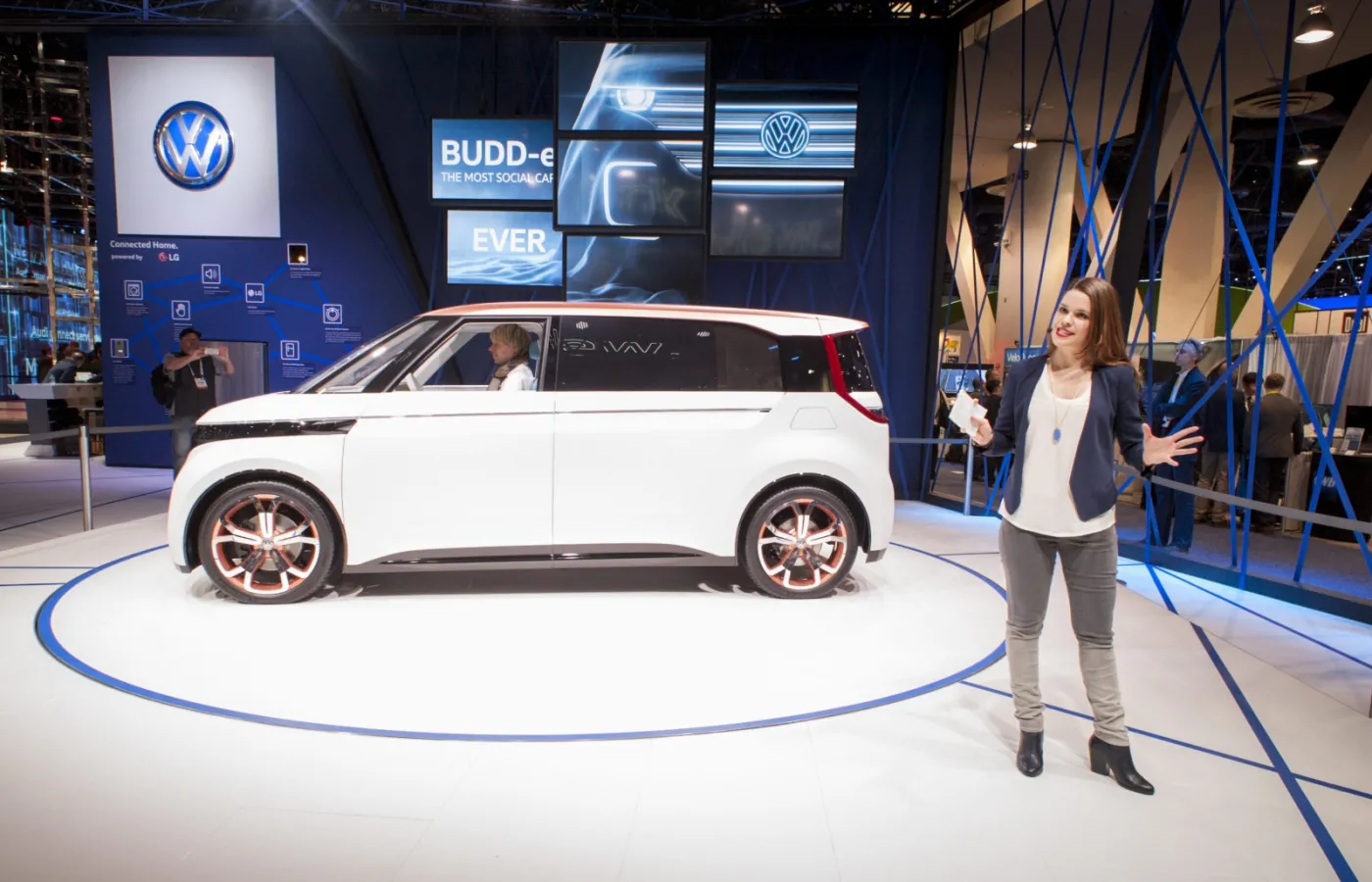 2422548-volkswagen-s-budd-e-electric-microbus.jpg