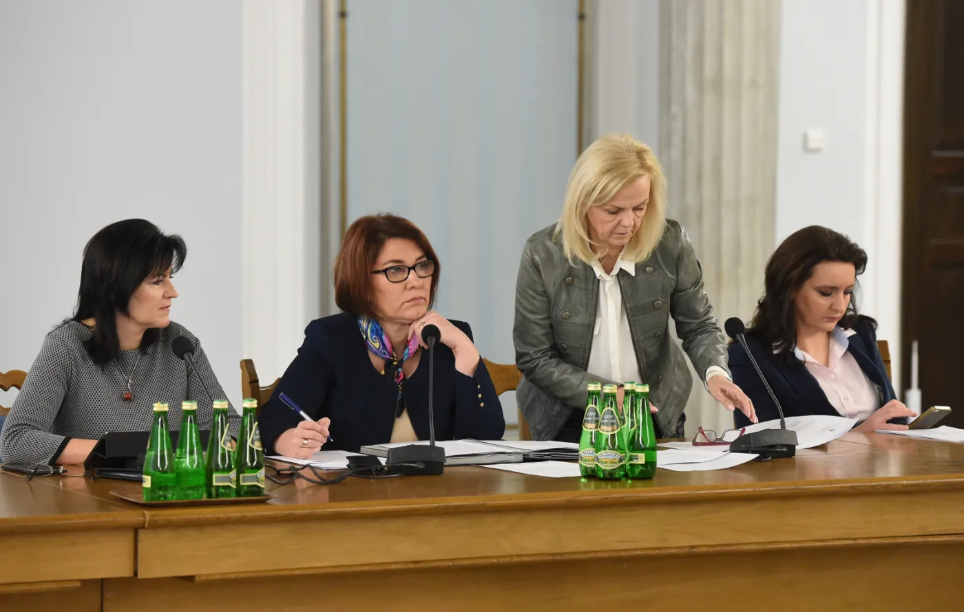 Emerytury Dudy w Sejmie: Związki apelują o podwyżki i uwzględnienie stażu pracy