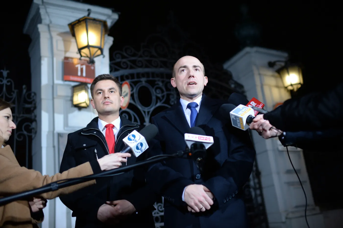 PO na nocnej konferencji o prokuraturze: Od tej chwili polityk może decydować o stawianiu zarzutów