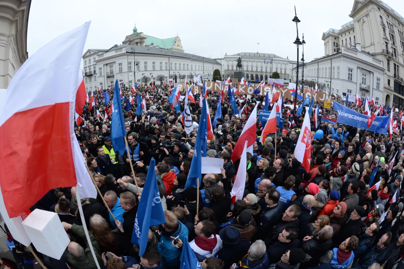 2487103-demonstracja-pod-haslem-przywrocmy.jpg
