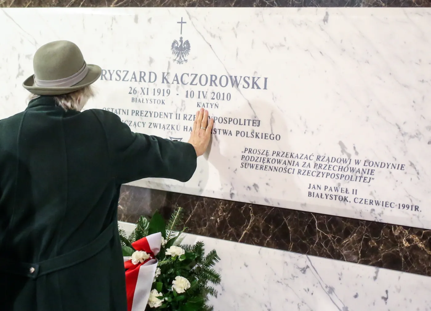 2513316-warszawa-grob-ostatniego-prezydenta.jpg