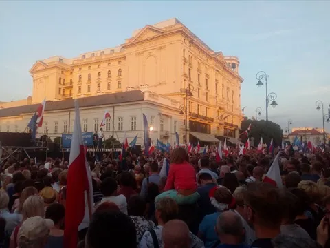Protest przed Pałacem Prezydenckim fot. Maciek Suchorabski 