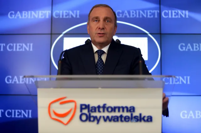Schetyna o nagrodzie Człowieka Roku dla Szydło: Życzę powodzenia nagradzającym