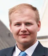 3215148-julian-wypasek-prawnik-w-kancelarii.jpg