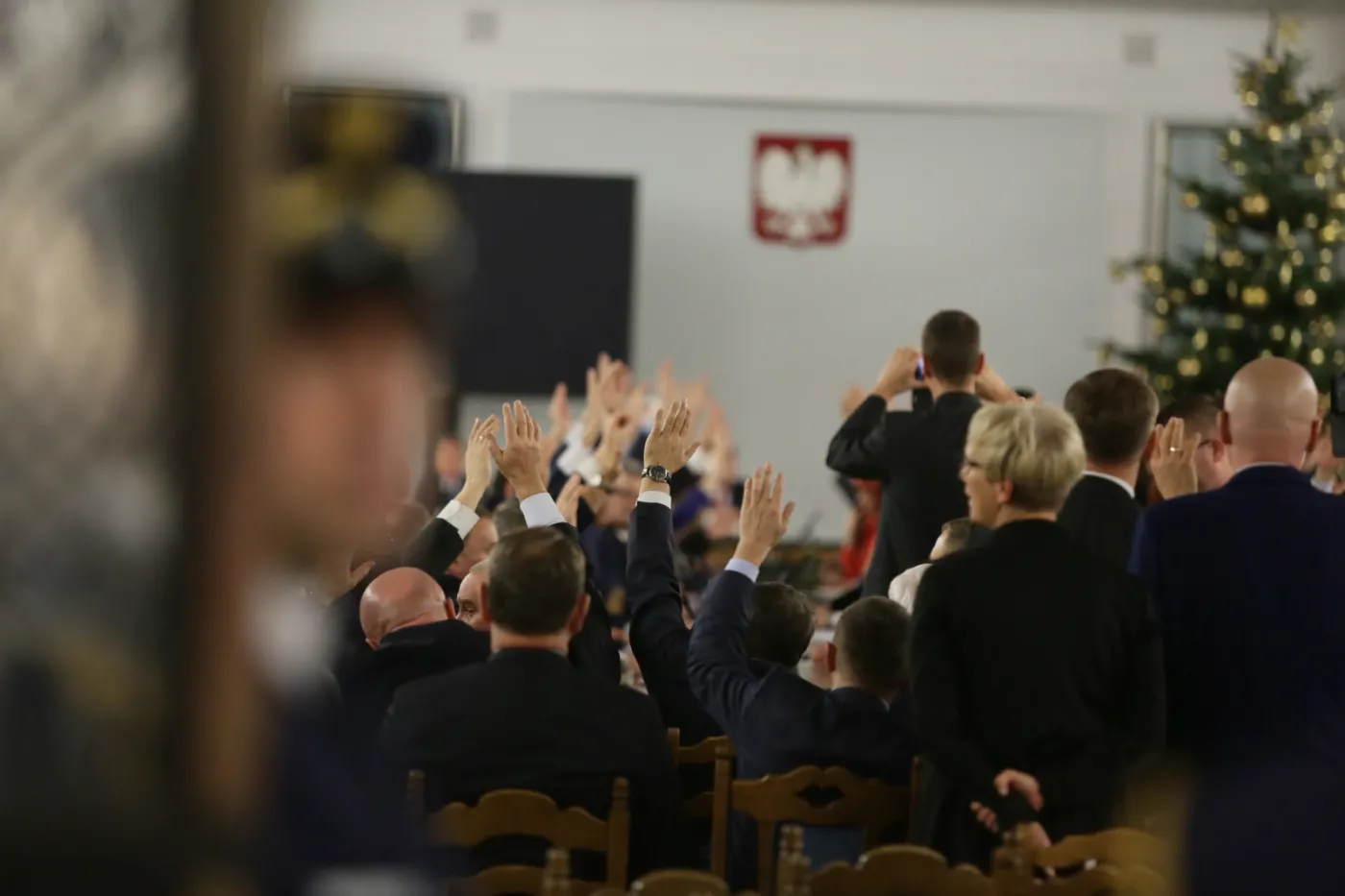 Sejm uchwalił ustawę dezubekizacyjną. 32 tys. byłych funkcjonariuszy aparatu bezpieczeństwa PRL z niższymi emeryturami