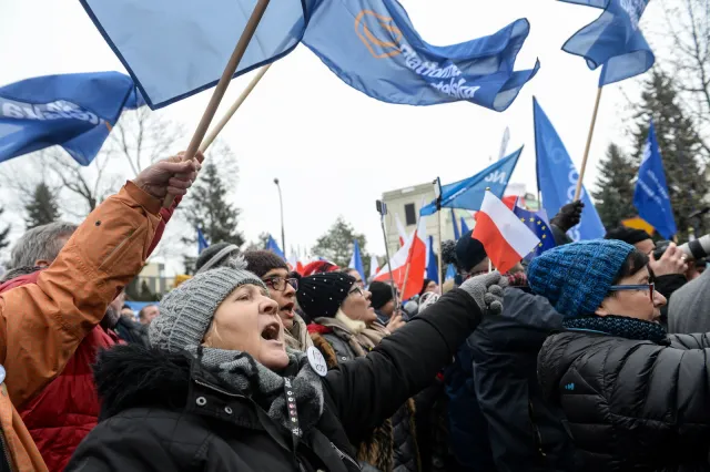 Przed Sejmem manifestował KOD i opozycja