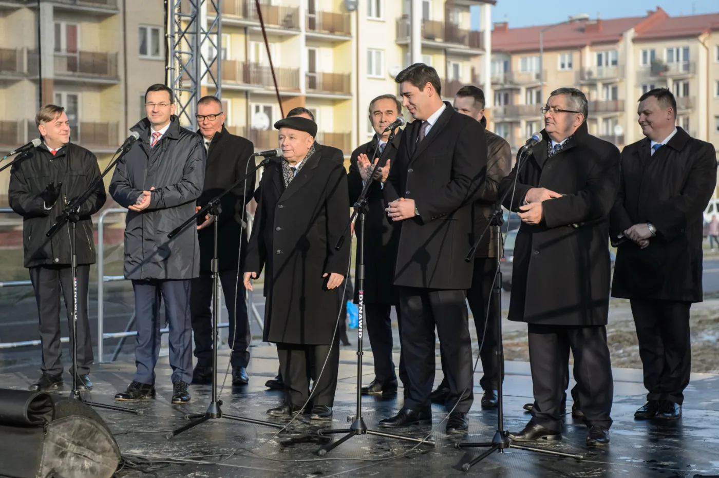 Ruszył program Mieszkanie Plus. Kaczyński jako pierwszy wbił łopatę