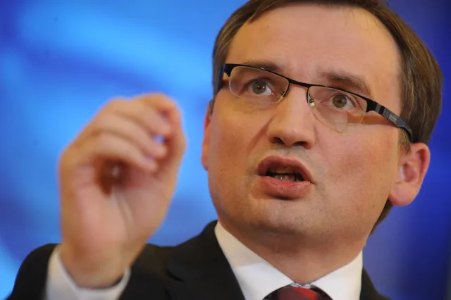Ziobro usprawnia wymiar sprawiedliwości. Sądy przejdą na ręczne sterowanie