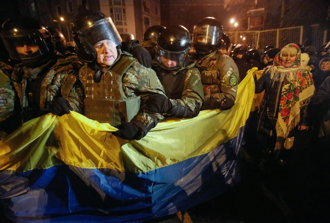 Ukraina: Przepychanki nacjonalistów z policją na Majdanie
