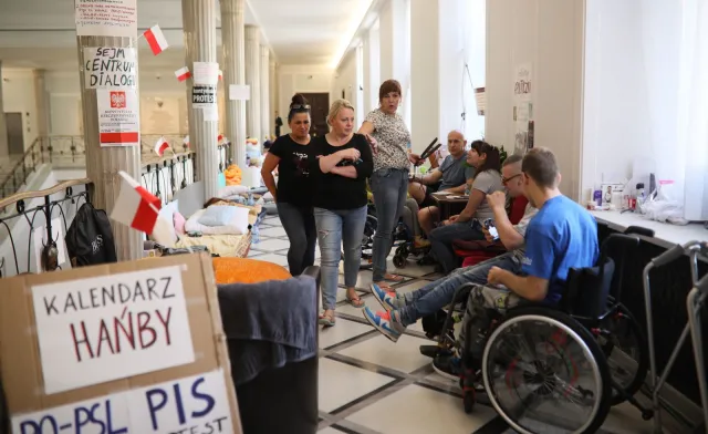 Protestujący w Sejmie: Jeśli nie będzie kompromisu, chcemy rozmawiać tylko z premierem