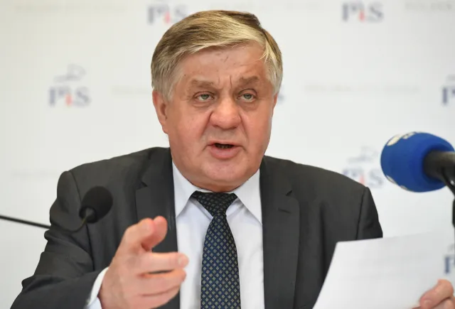 Jurgiel: Organizowanie się w spółdzielnie może pomóc drobnym rolnikom
