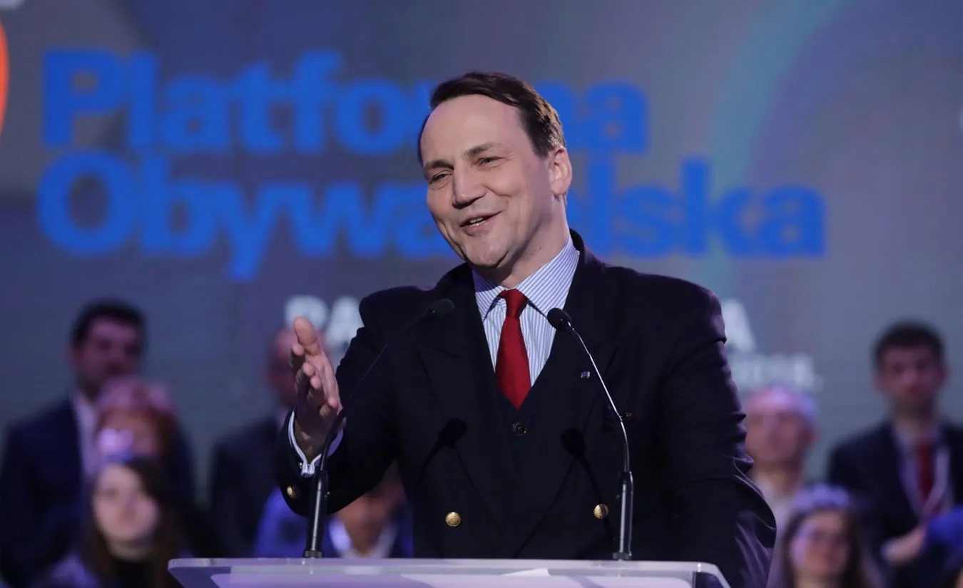 Applebaum, żona Sikorskiego, wyznaje: Mężowi było przykro po słowach Kaczyńskiego