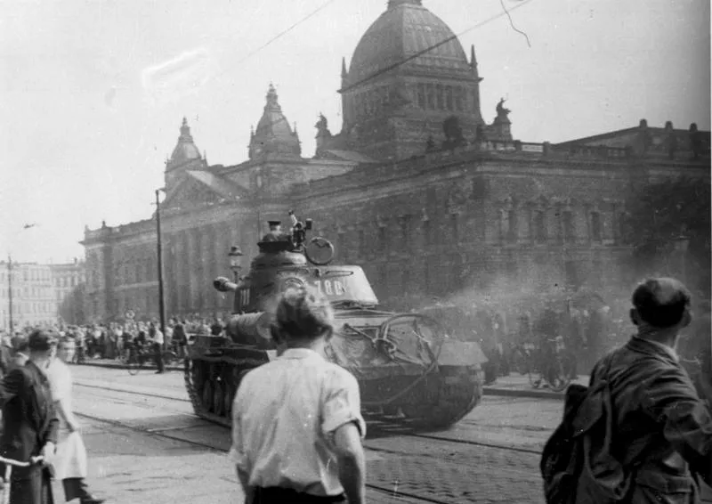 Powstanie robotnicze w 1953 r. w NRD od razu stłumiła Armia Radziecka